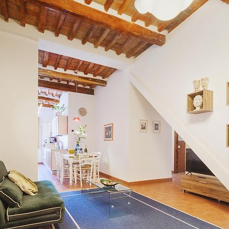 Michael'S Home - Cozy Apartment In The Heart Of Lucca Bagian luar foto